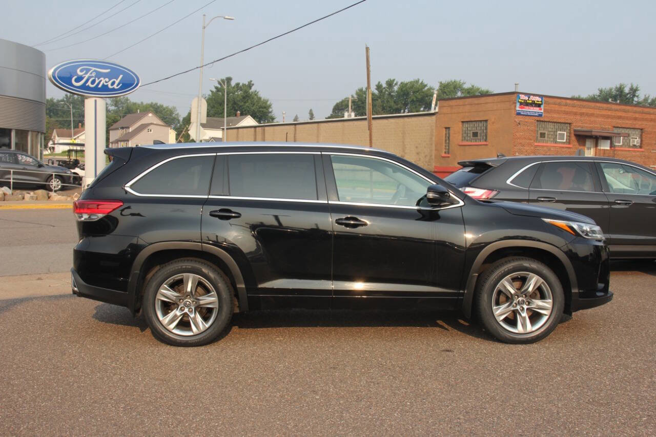 Used 2018 Toyota Highlander Limited AWD 4dr SUV image 3