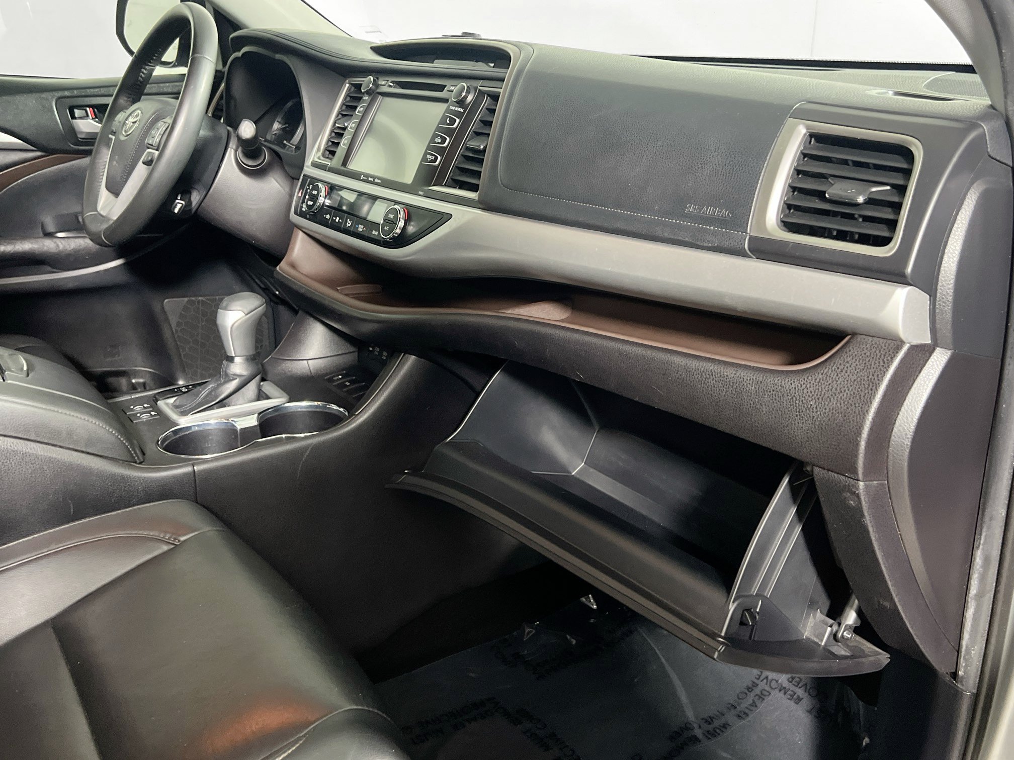 Used 2019 Toyota Highlander XLE FWD image 35