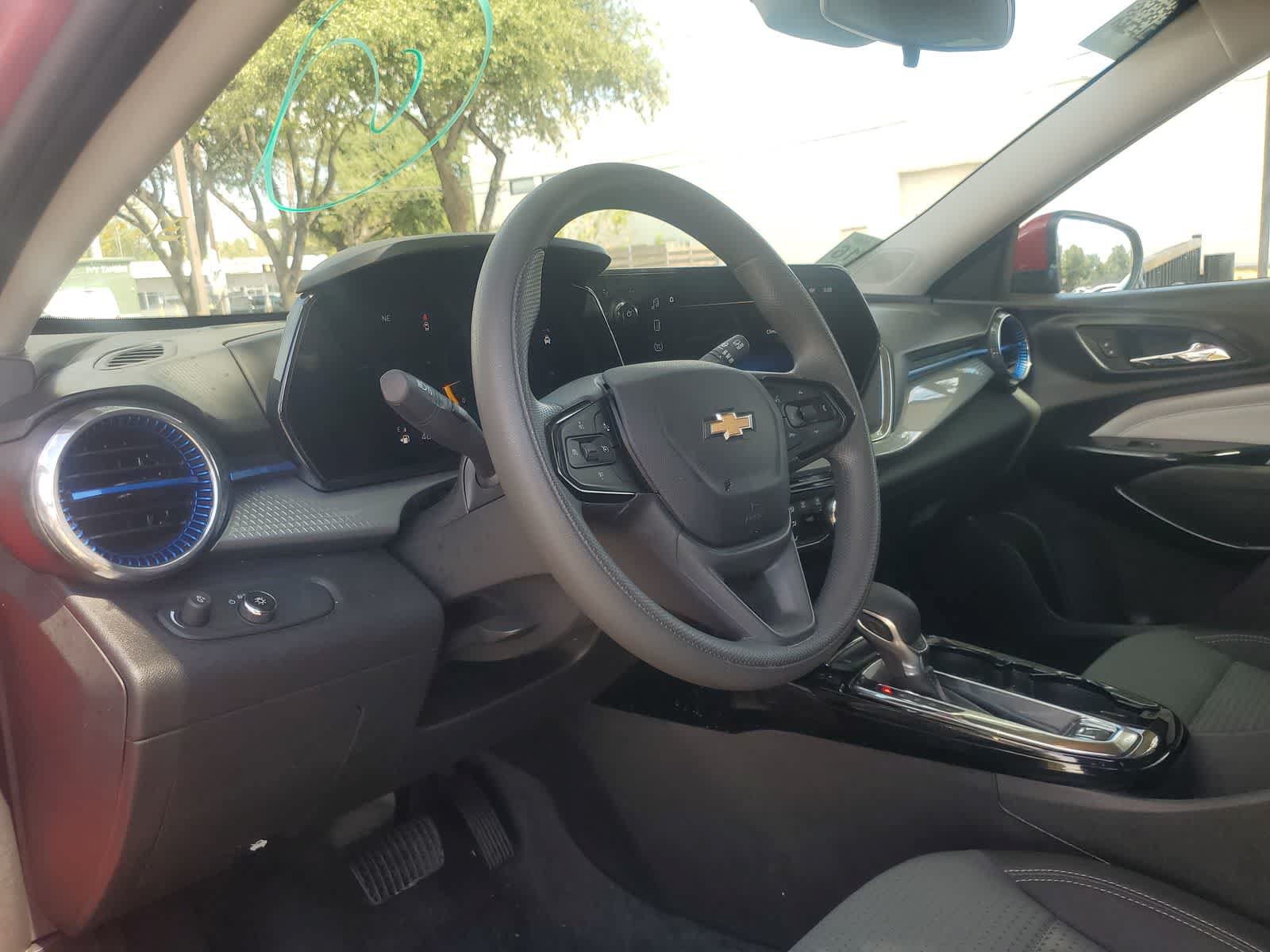 Used 2026 Chevrolet Trax LT FWD image 2