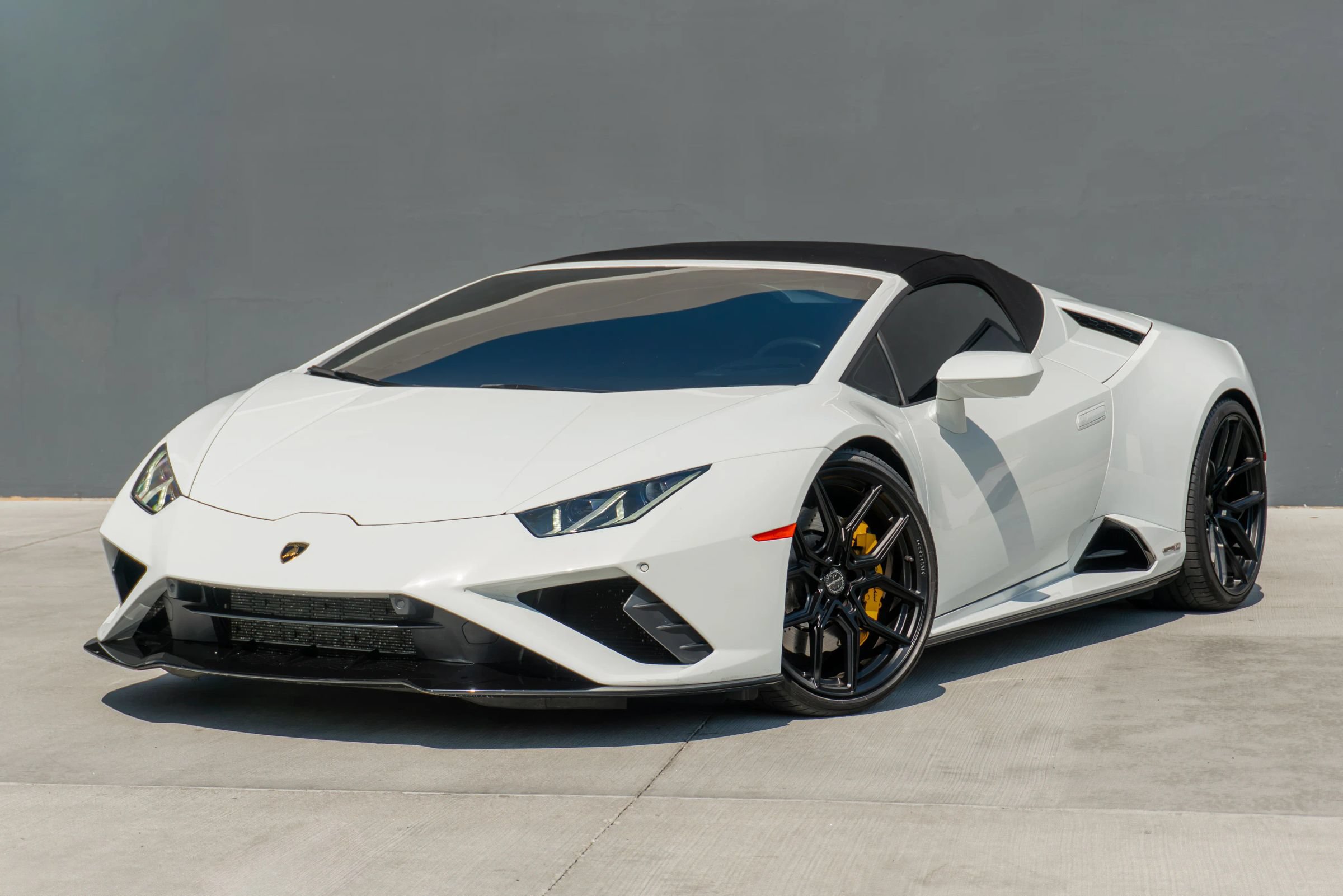 Used 2021 Lamborghini Huracan EVO RWD image 3
