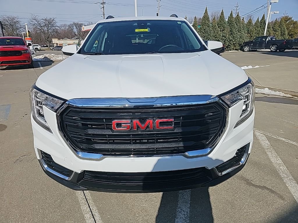 Used 2022 GMC Terrain SLE w/ Driver Convenience Package image 5