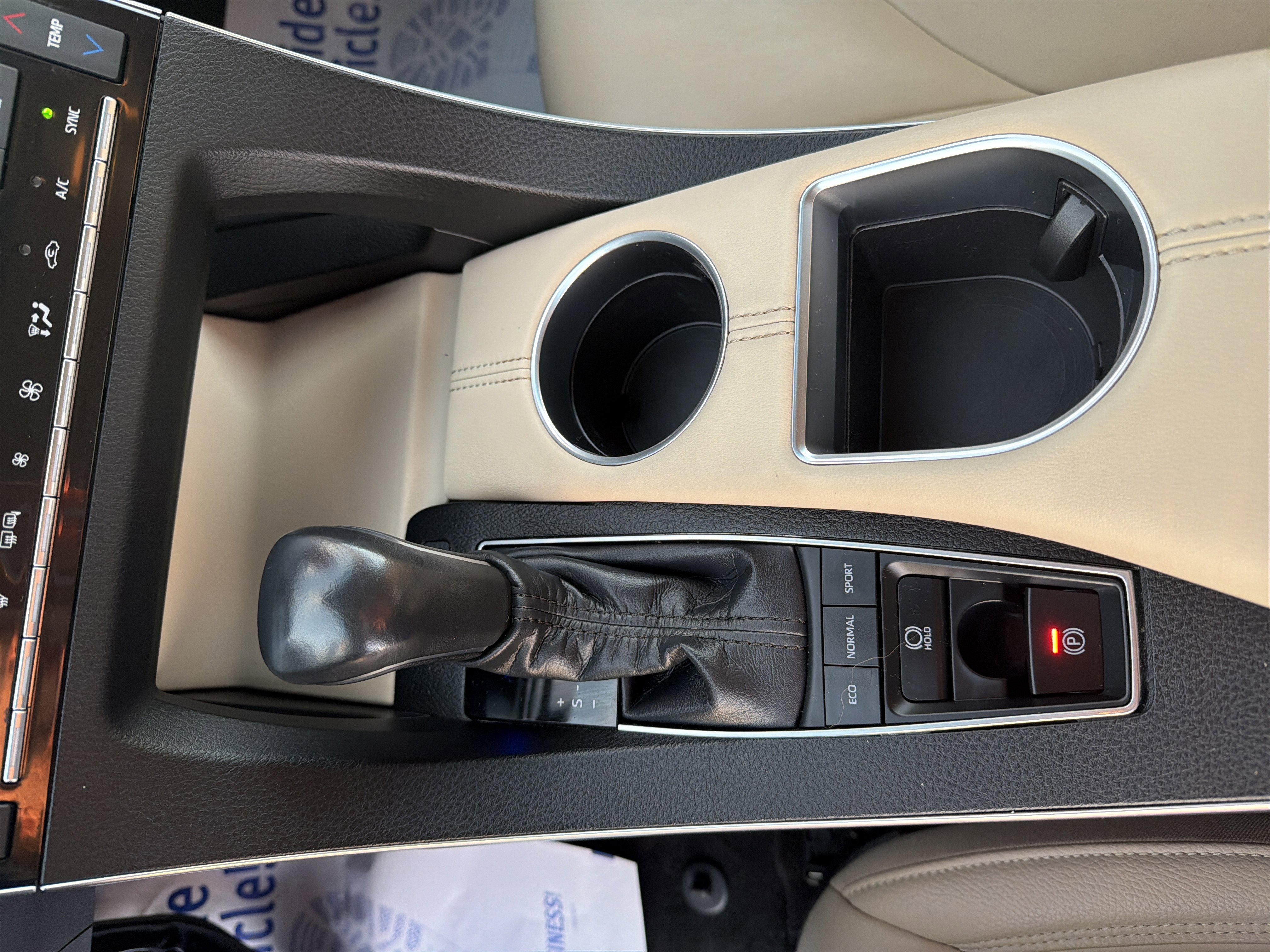 Used 2020 Toyota Avalon XLE image 19