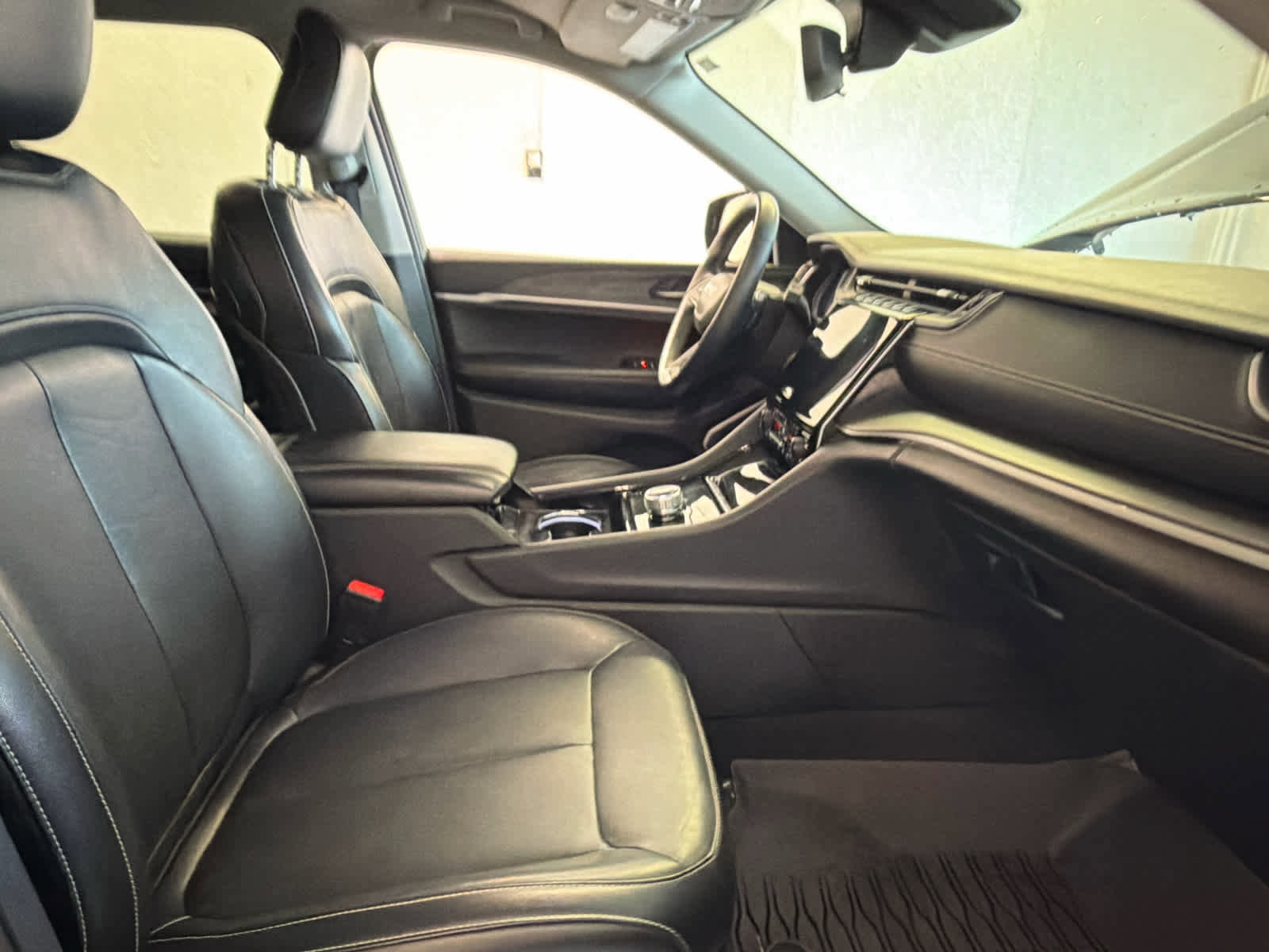 Used 2022 Jeep Grand Cherokee L Limited RWD image 26