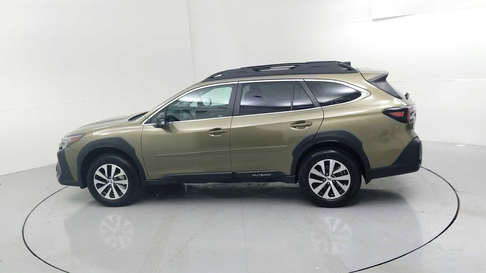 Certified 2025 Subaru Outback Premium AWD/4WD image 6
