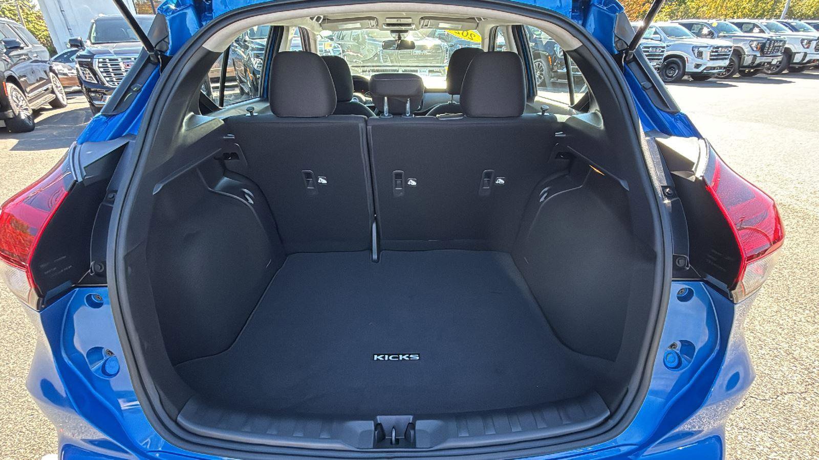 Used 2024 Nissan Kicks SV image 29