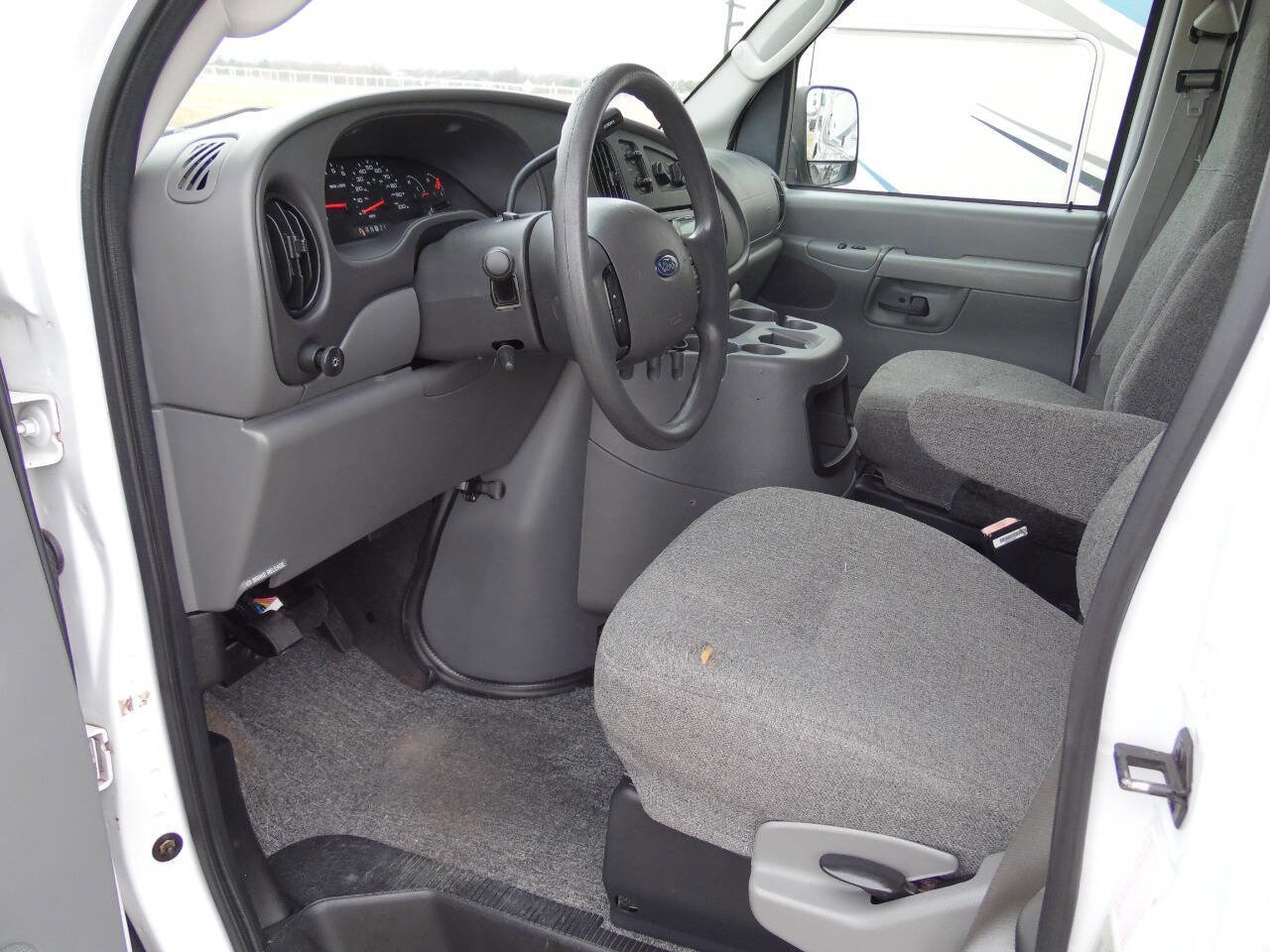 Used 2004 Ford E-250 and Econoline 250 Extended image 28
