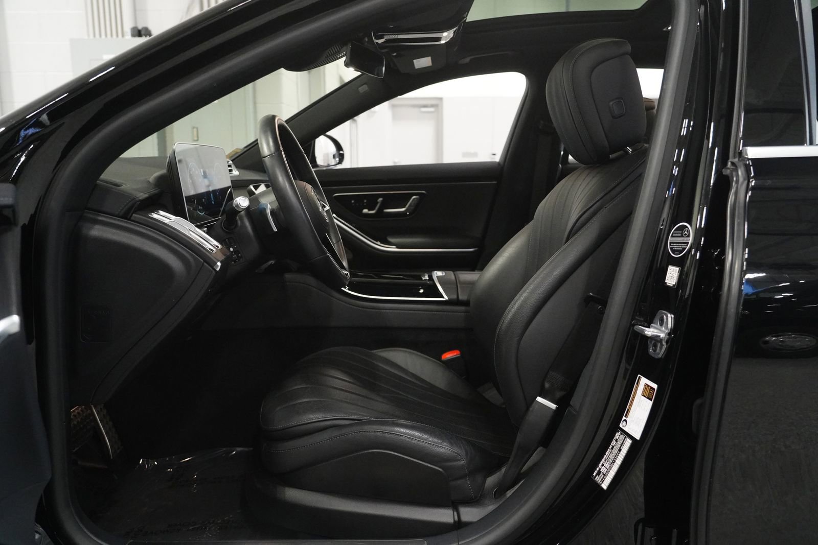 Certified 2022 Mercedes-Benz S 500 4MATIC image 2