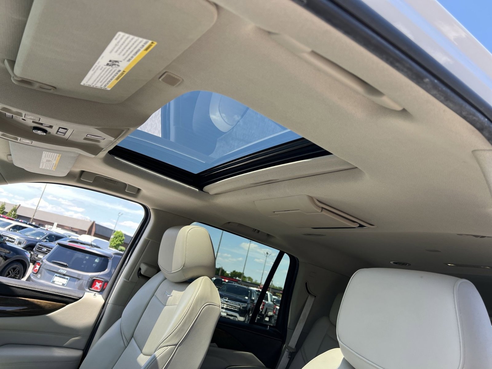 Used 2018 Cadillac Escalade Premium Luxury RWD image 32