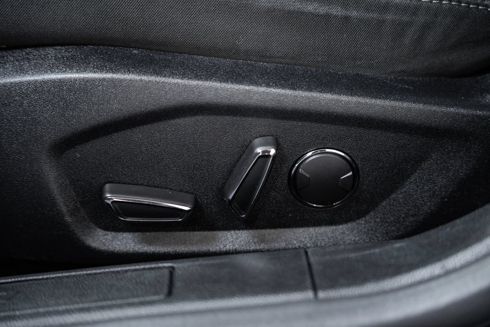 Certified 2020 Ford Fusion SE FWD image 32