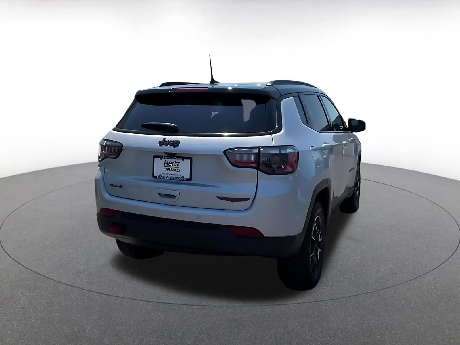 Used 2025 Jeep Compass Trailhawk AWD/4WD image 14