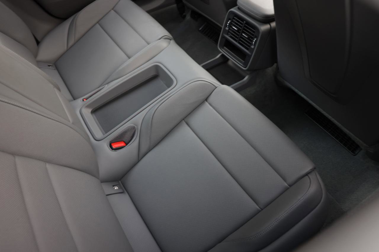 Used 2023 Porsche Taycan 4S image 14