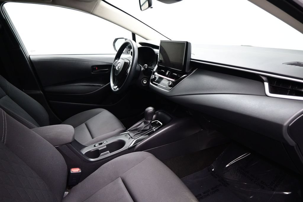 Used 2025 Toyota Corolla LE FWD image 11