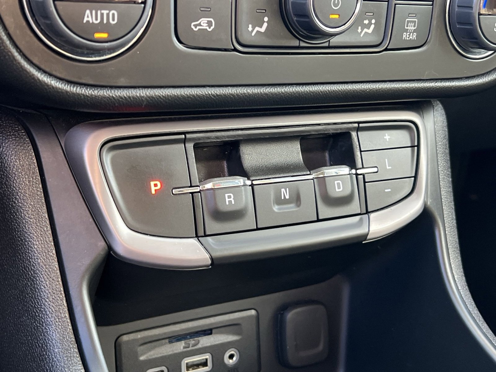 Used 2023 GMC Terrain AT4 image 21