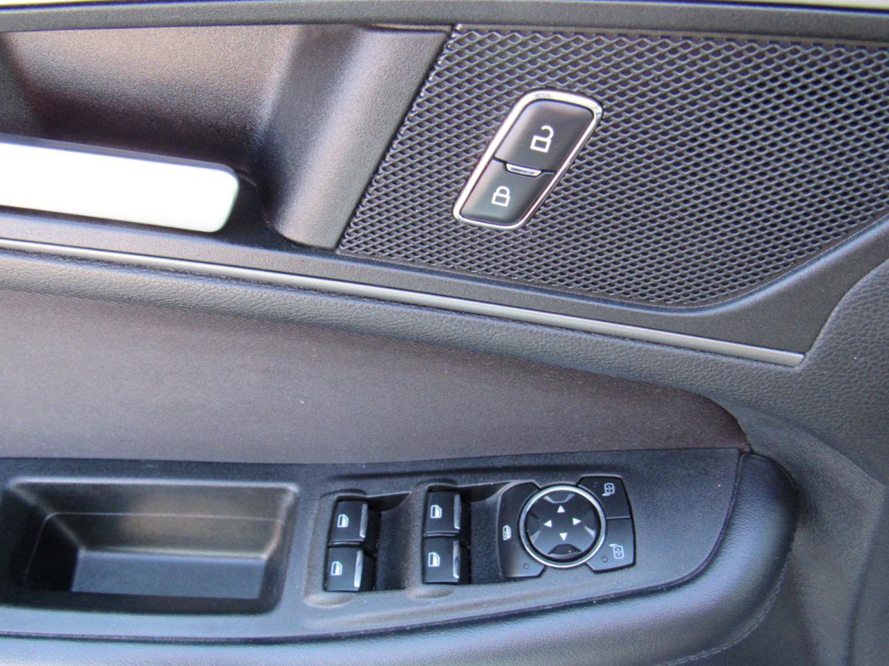 Used 2015 Ford Edge SE FWD image 9