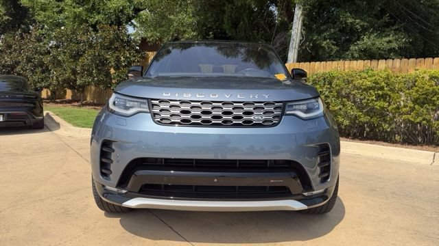 Used 2023 Land Rover Discovery Metropolitan Edition AWD/4WD image 2