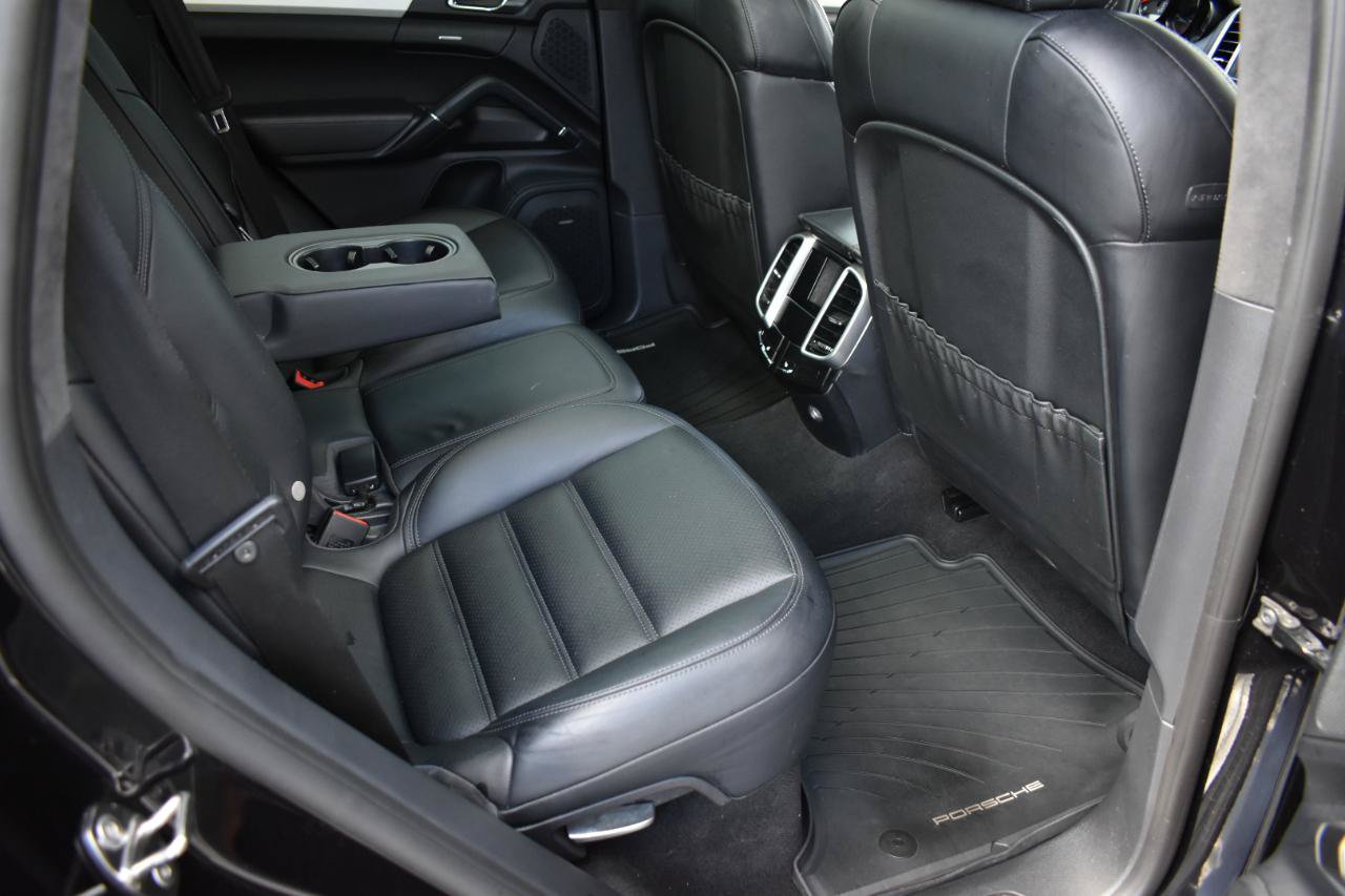 Used 2015 Porsche Cayenne Turbo AWD/4WD image 30