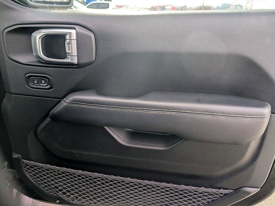 Used 2019 Jeep Wrangler Unlimited Sahara w/ Safety Group image 28