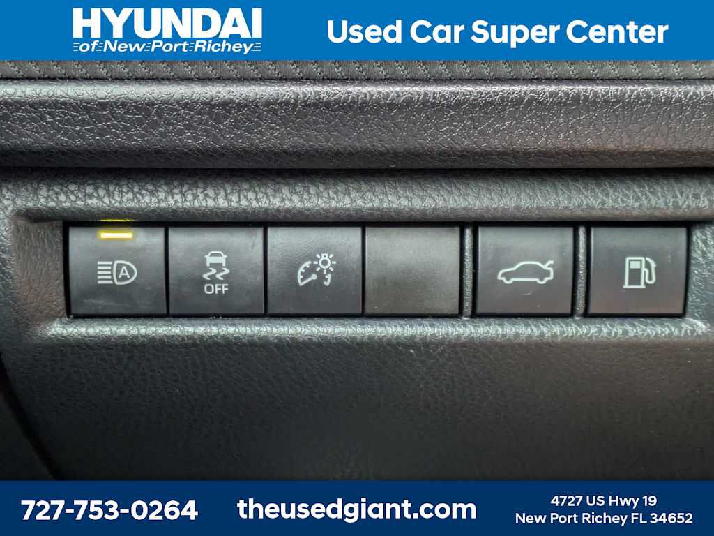 Used 2025 Toyota Camry SE FWD image 29
