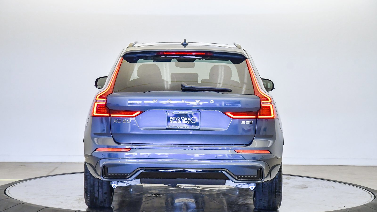New 2026 Volvo XC60 B5 Ultra w/ Protection Package Premier image 3