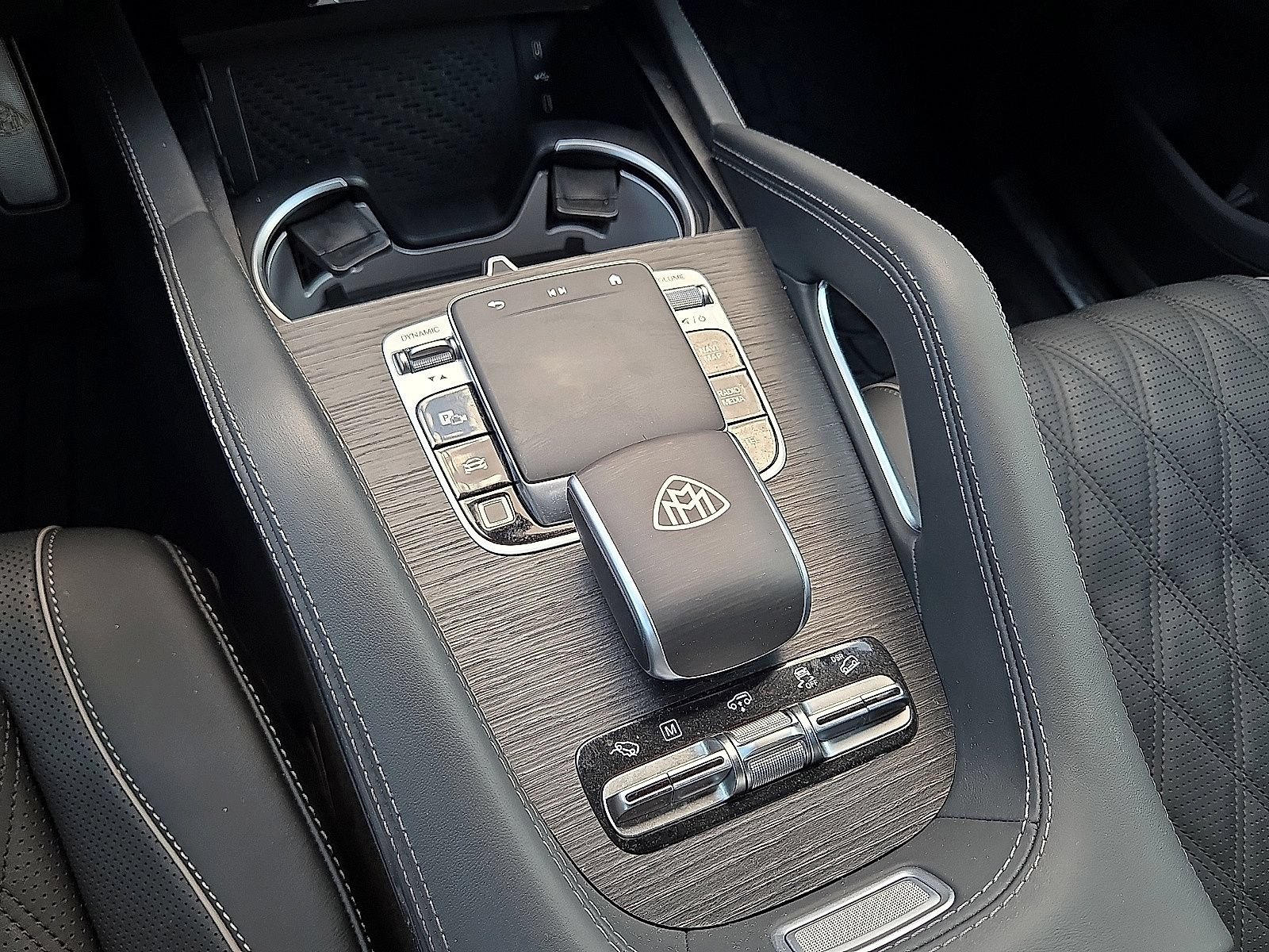 Used 2025 Mercedes-Benz Maybach GLS 600 4MATIC image 32