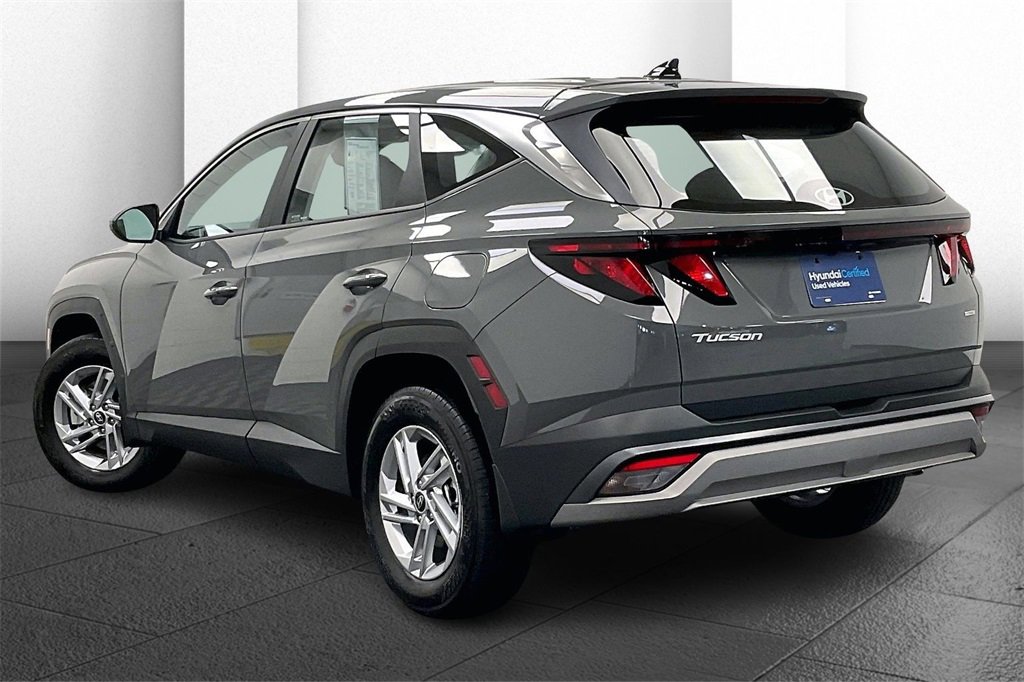 Certified 2025 Hyundai Tucson SE image 9