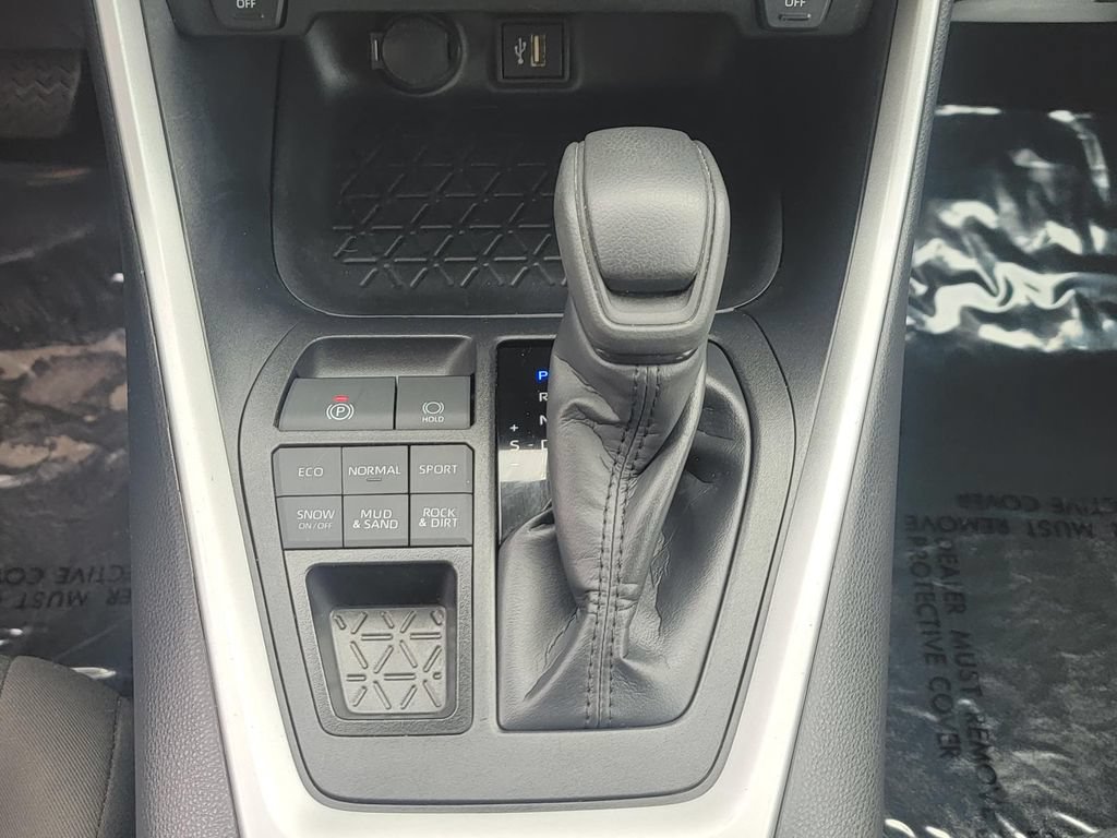 Used 2025 Toyota RAV4 XLE AWD/4WD image 30
