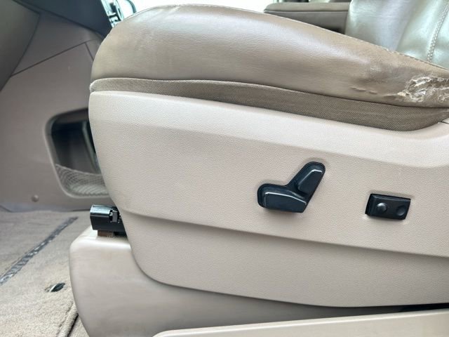 Used 2012 Chrysler Town & Country Limited image 36