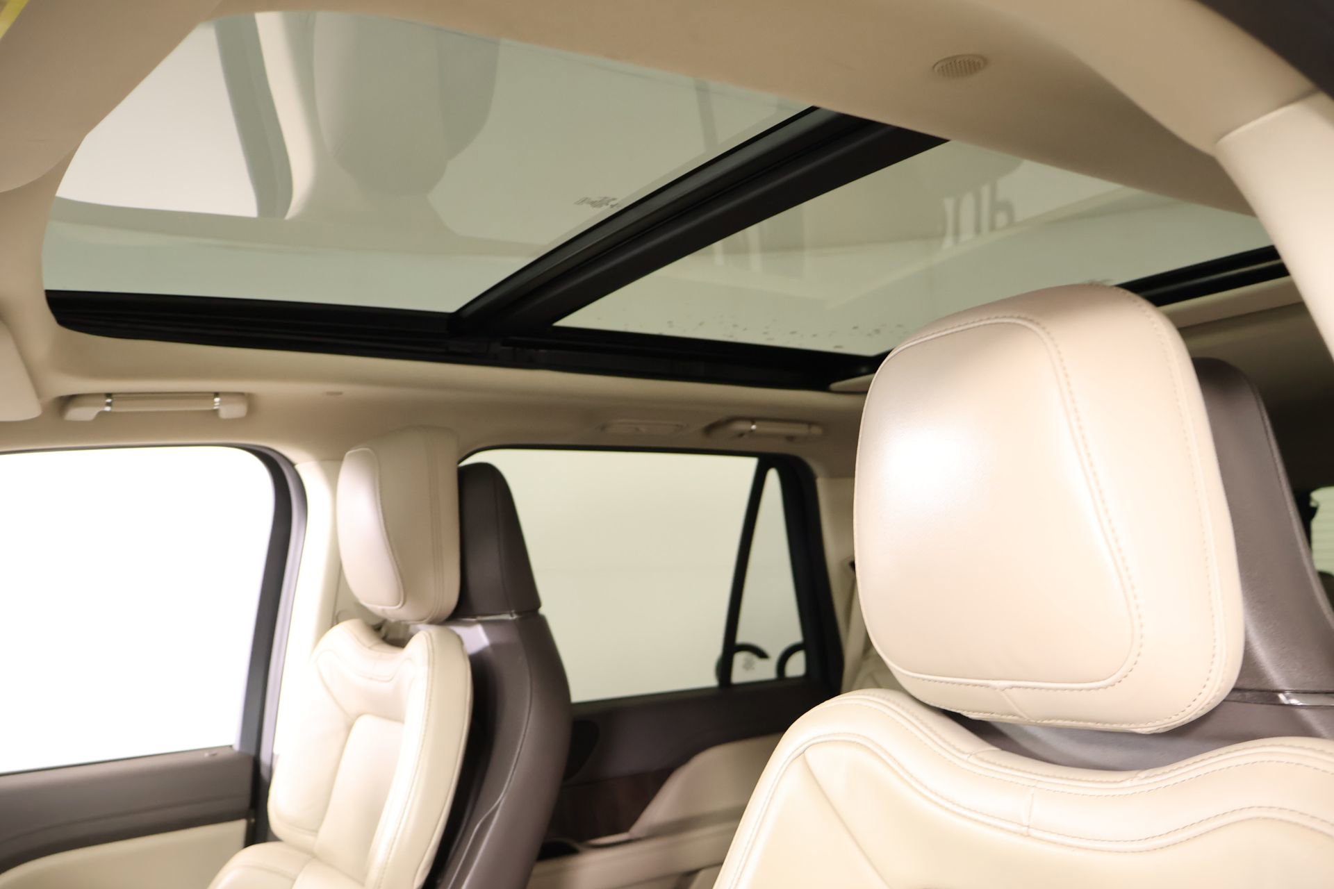 Used 2022 Lincoln Navigator Reserve image 16