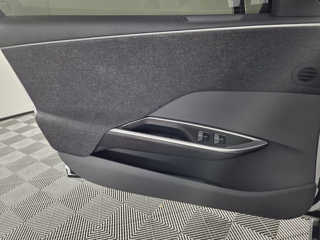 Used 2024 Lucid Air Pure RWD image 19