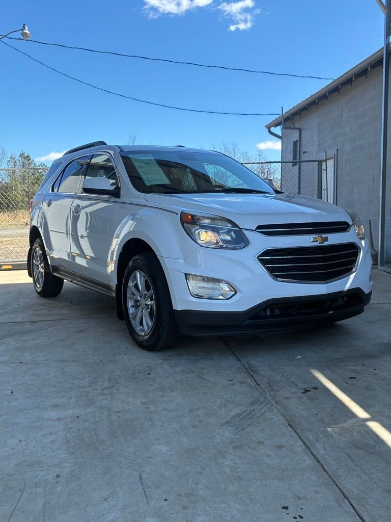 Used 2017 Chevrolet Equinox LT image 1