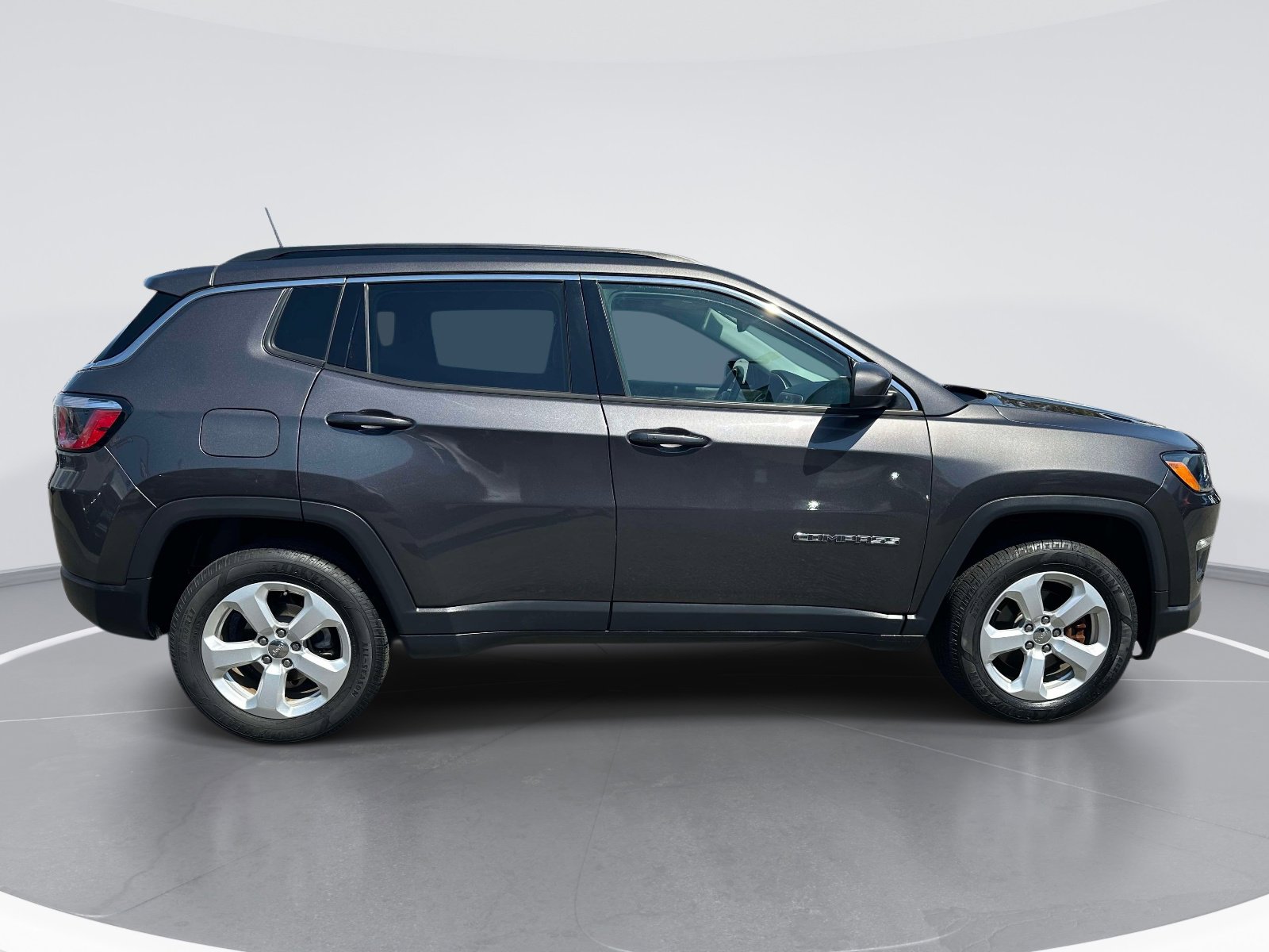 Used 2018 Jeep Compass Latitude w/ Popular Equipment Group image 4