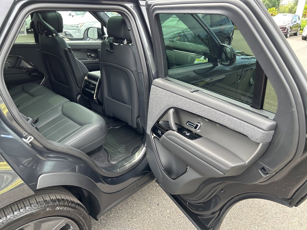 New 2025 Land Rover Range Rover Sport Dynamic SE image 17