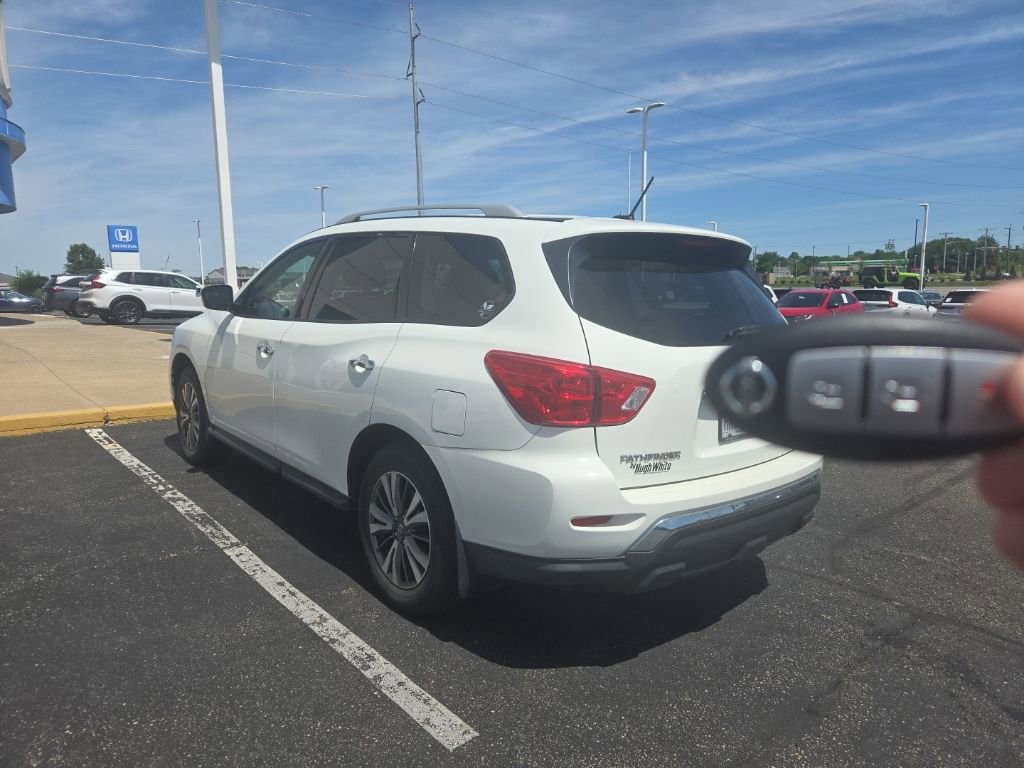 Used 2018 Nissan Pathfinder S AWD/4WD image 10