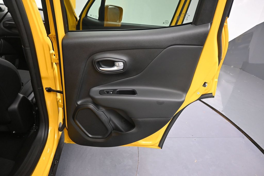 Used 2023 Jeep Renegade Latitude w/ Premium Group AWD/4WD image 19
