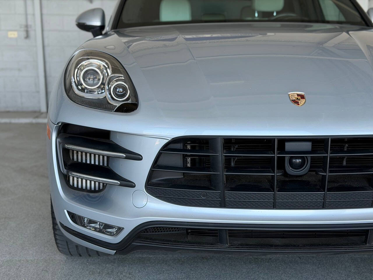 Used 2018 Porsche Macan Turbo AWD/4WD image 10