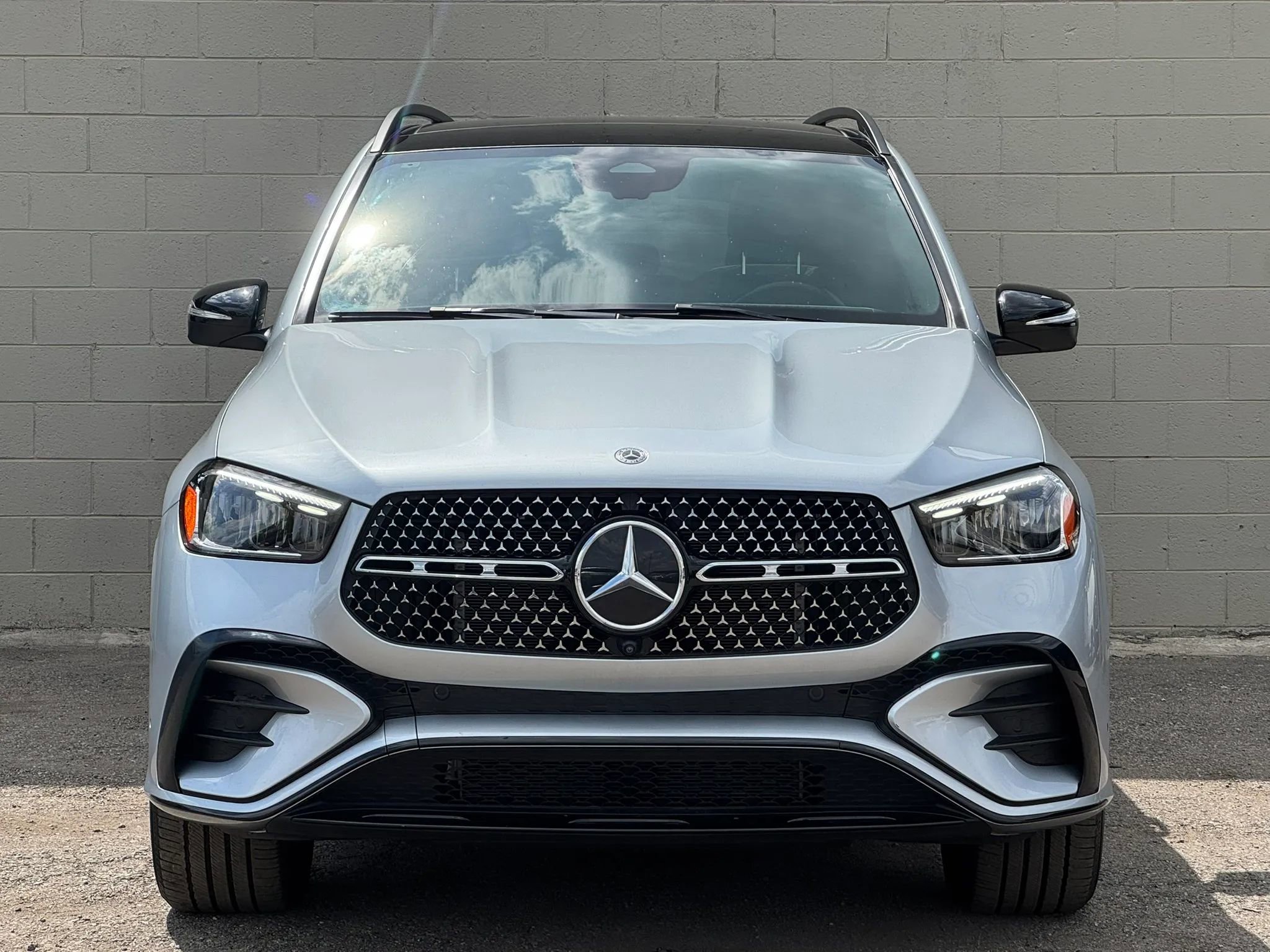 Used 2024 Mercedes-Benz GLE 350 4MATIC w/ AMG Line Exterior image 13