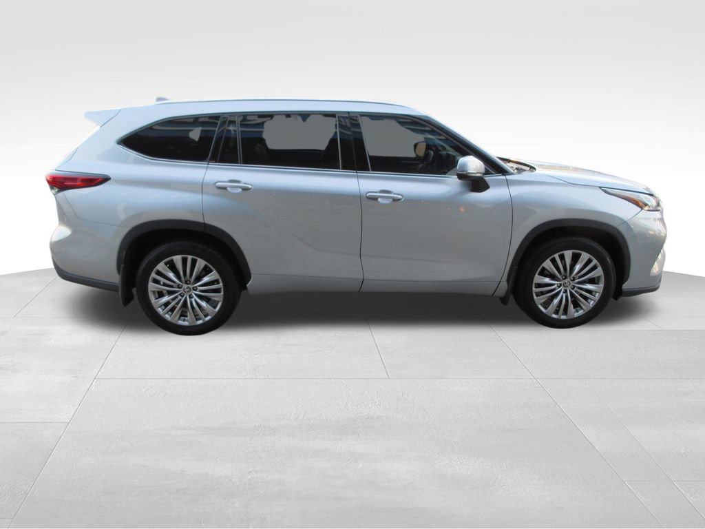 Used 2022 Toyota Highlander Platinum AWD/4WD image 6