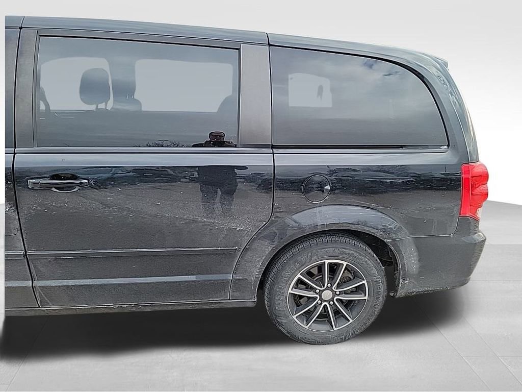 Used 2016 Dodge Grand Caravan SE image 6