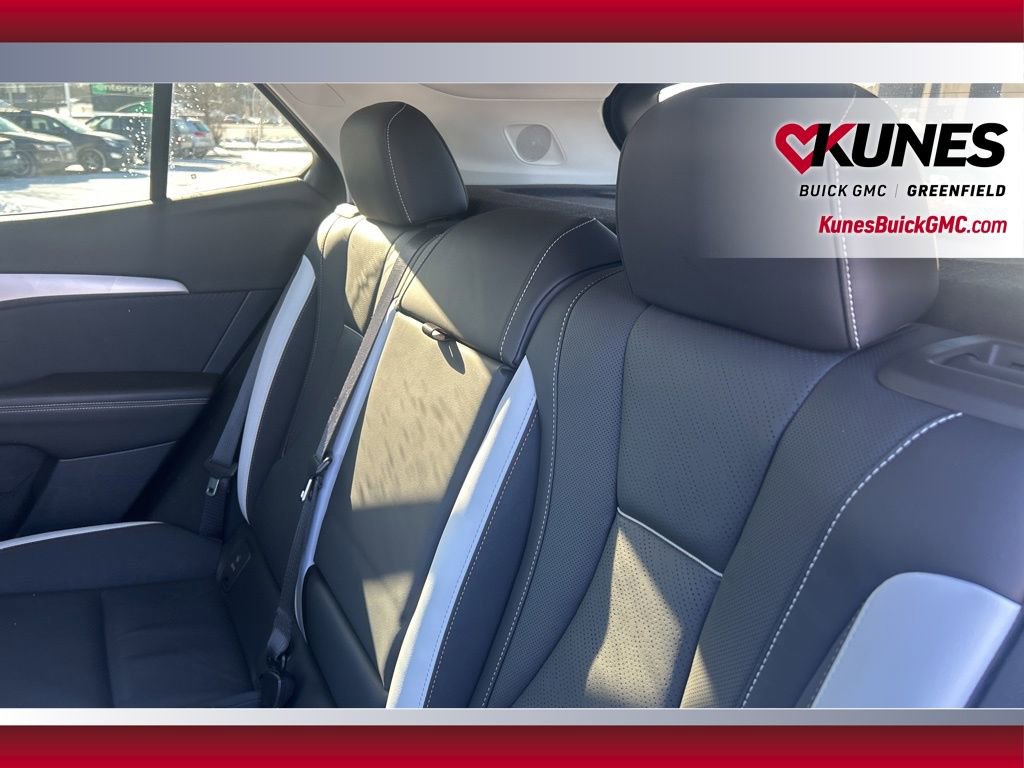 Used 2024 Buick Envision Sport Touring image 28