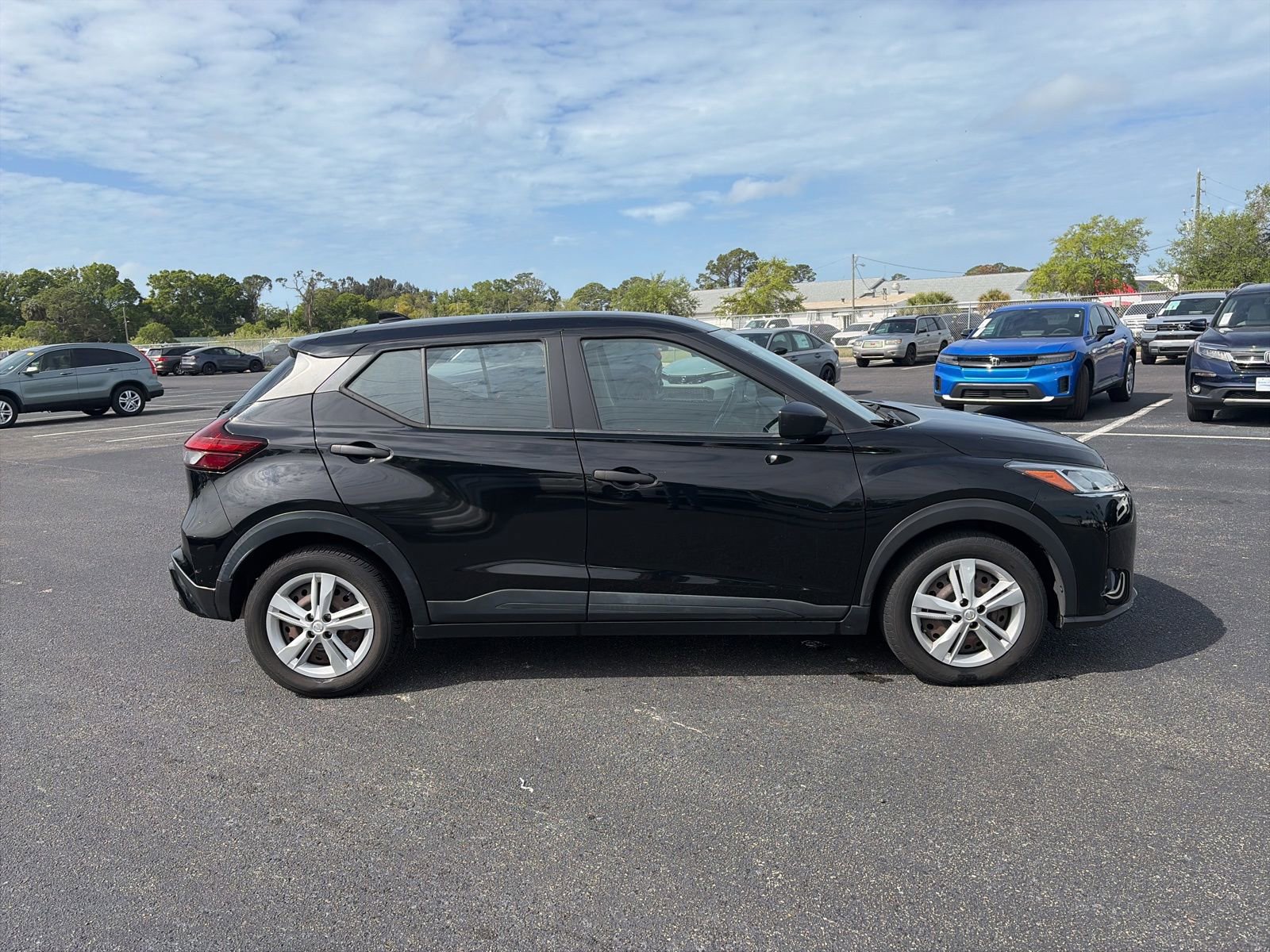 Used 2021 Nissan Kicks S image 8