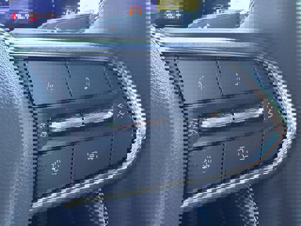 Certified 2025 Chevrolet Traverse LT w/ Driver Confidence Package image 33