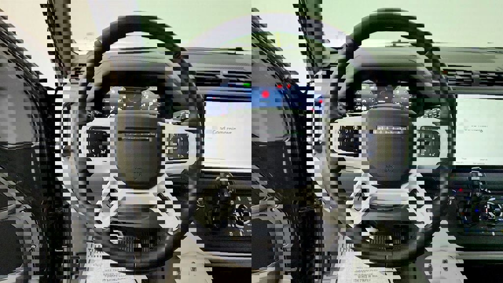 Used 2025 Land Rover Defender 90 S image 14