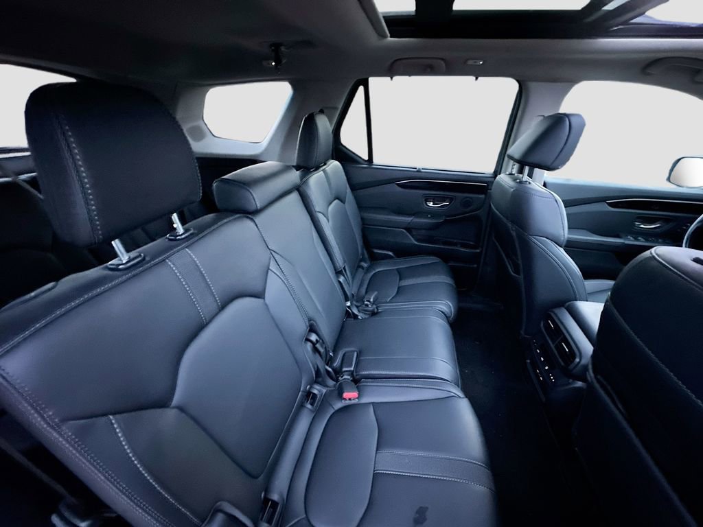 Used 2025 Honda Pilot Touring image 29