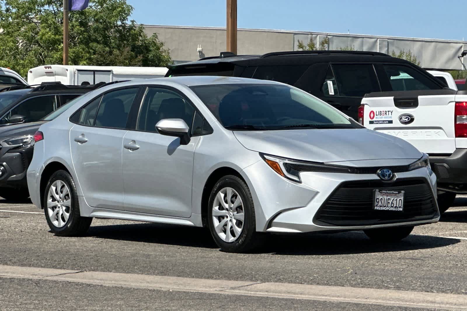 Used 2025 Toyota Corolla LE w/ Carpet Mat Package (TMS) FWD image 9