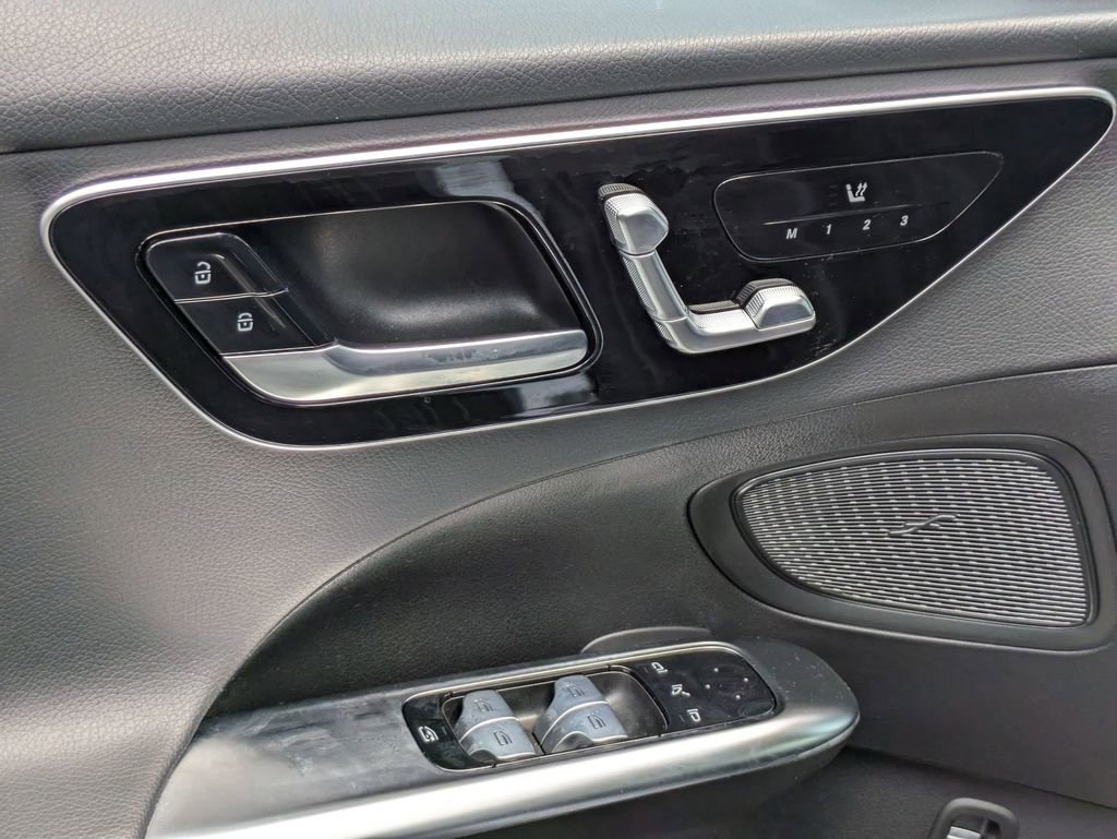 Used 2025 Mercedes-Benz C 300 4MATIC Sedan image 13