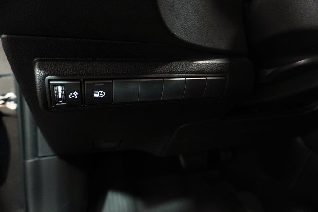 Used 2022 Toyota Corolla SE w/ Carpet Mat Package (TMS) FWD image 19