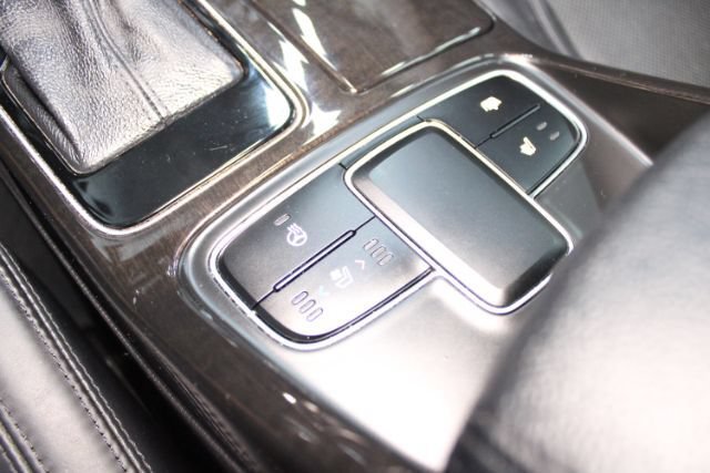 Used 2014 Kia Cadenza Premium w/ Luxury Package FWD image 17