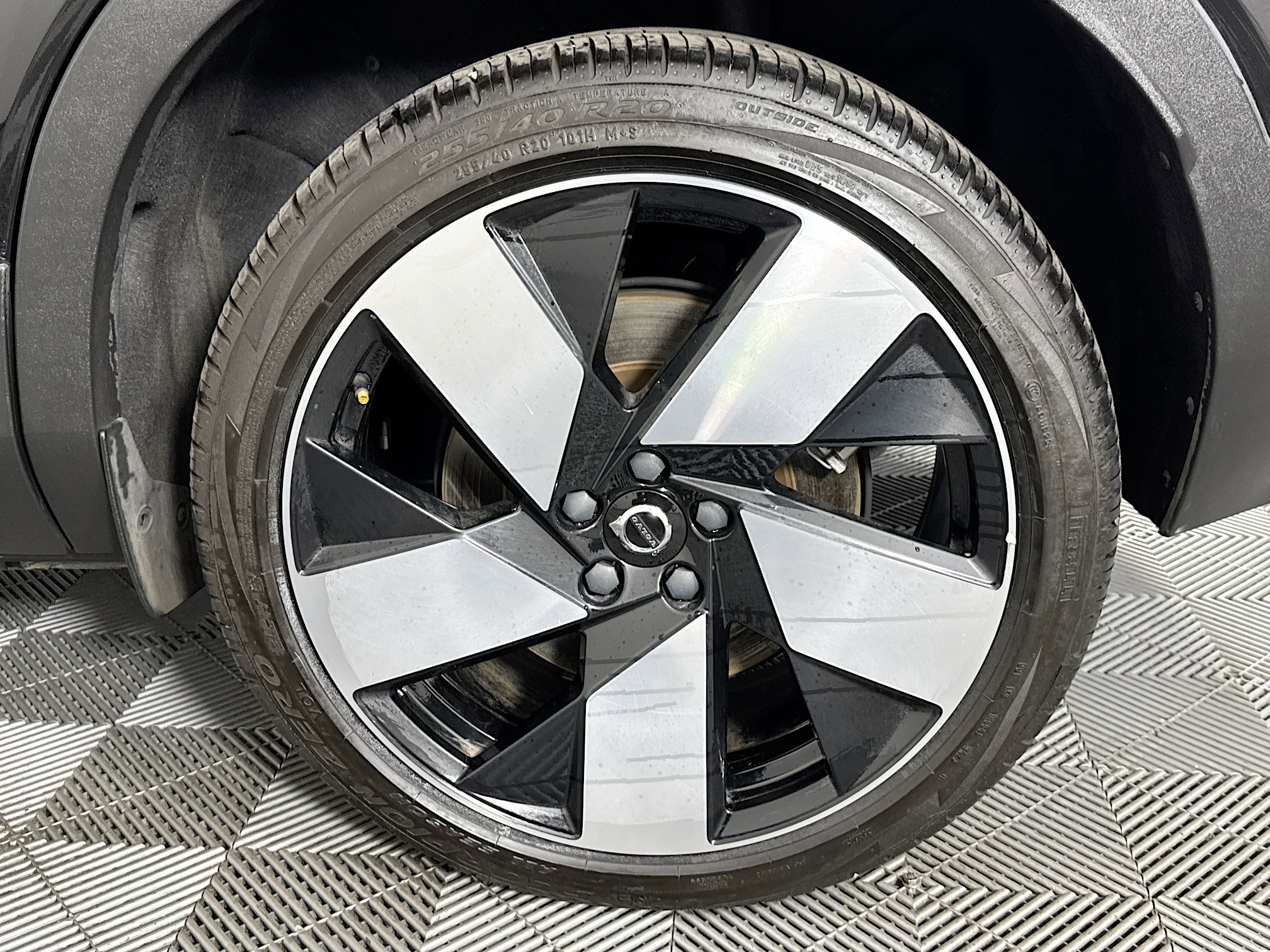 Used 2023 Volvo XC40 Recharge Ultimate image 35