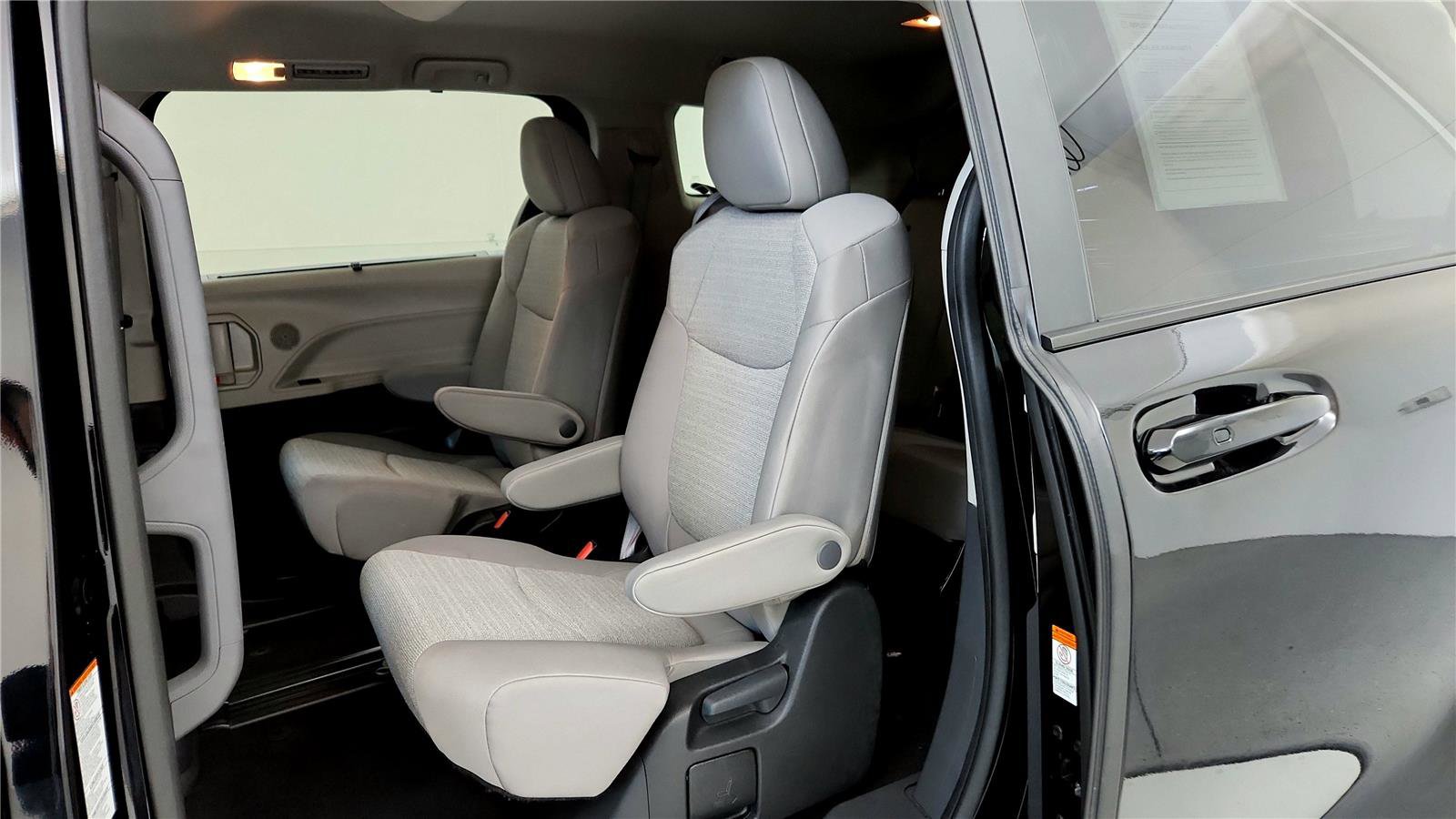 Certified 2024 Toyota Sienna LE image 25