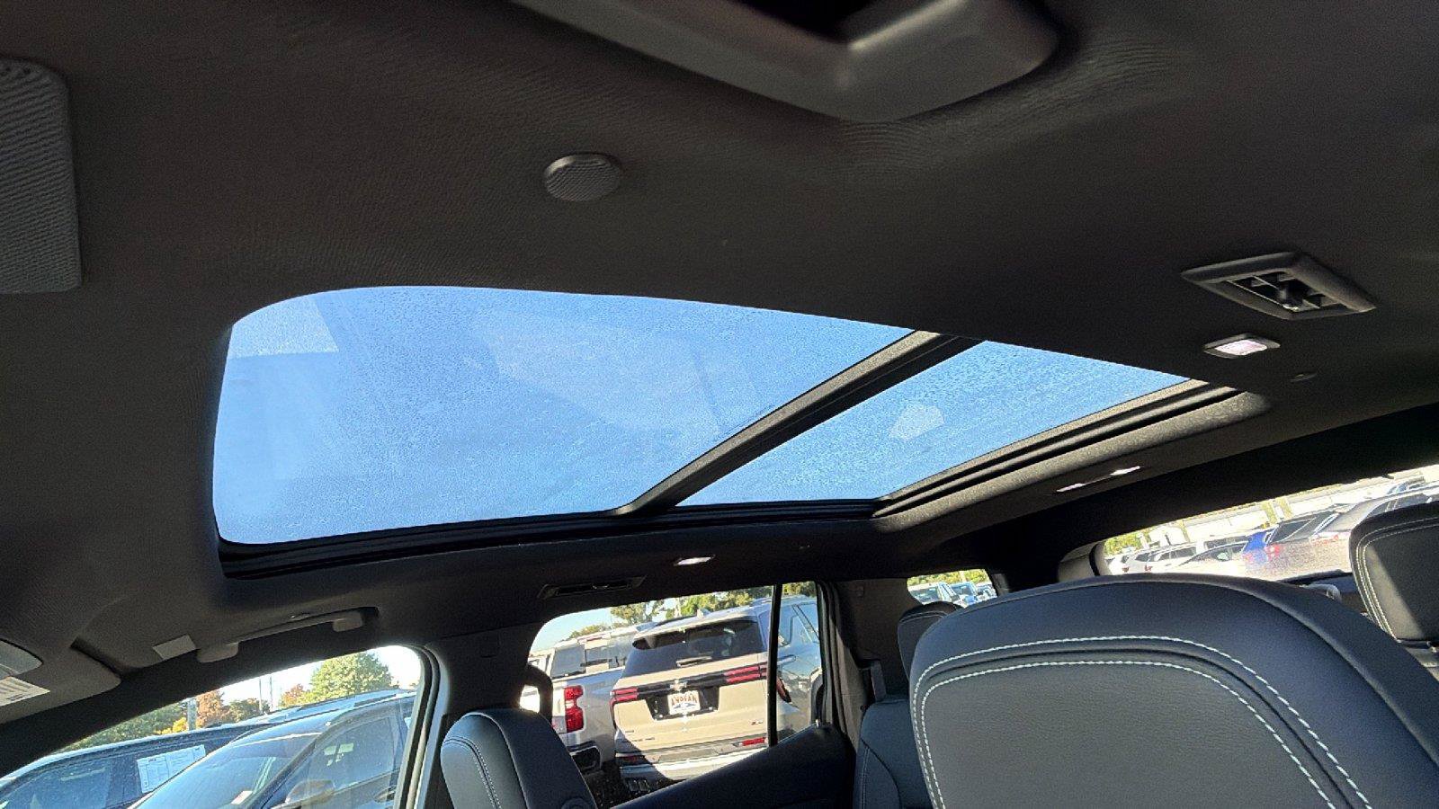 New 2027 Chevrolet Traverse LT w/ Driver Confidence Package FWD image 3